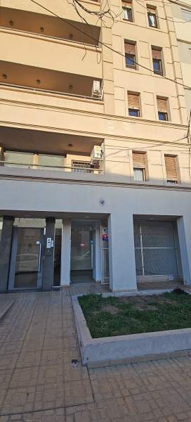 LOCAL COMERCIAL EN VENTA - DIR.: HIPOLITO YRIGOYEN 235, Rio Cuarto. - 2