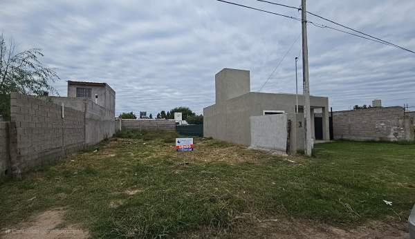 LOTE EN VENTA - 300 METROS CUADRADOS - CALLE ANGELA MARTINEZ 1388 - 3