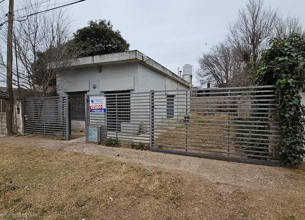 CASA EN VENTA - PARA REFACCION - RIO TERCERO 761