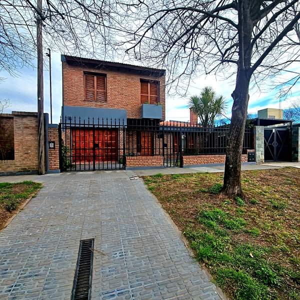 CASA EN VENTA – Ubicada en Banda Norte, Rio Cuarto — foto 2