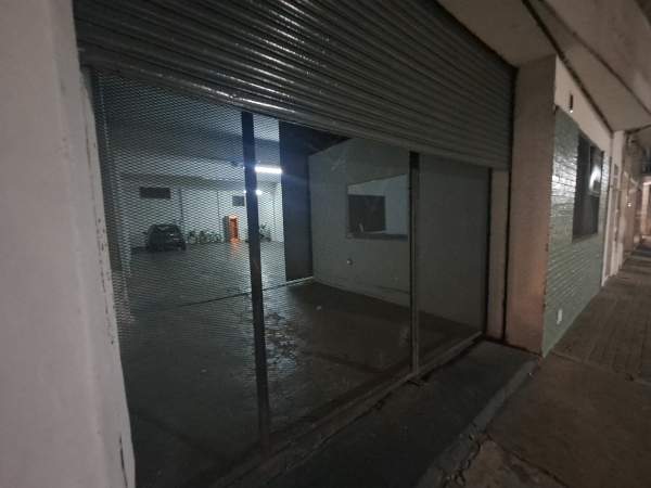 LOCAL O DEPOSITO MAS VIVIENDAS 330M2 CUB - 24