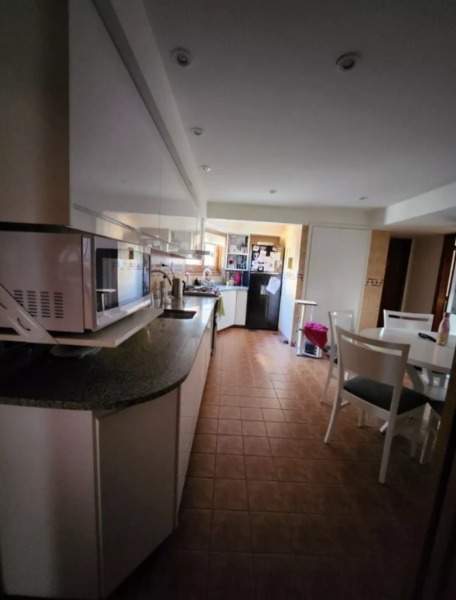 Excelente Piso exclusivo de 171 m2 cubiertos C/ dos cocheras a metros de Plaza mitre y Avda Colon - 10