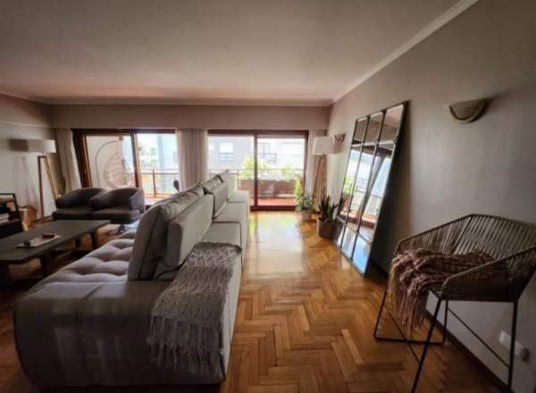 Excelente Piso exclusivo de 171 m2 cubiertos C/ dos cocheras a metros de Plaza mitre y Avda Colon - 1
