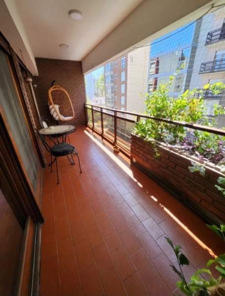 Excelente Piso exclusivo de 171 m2 cubiertos C/ dos cocheras a metros de Plaza mitre y Avda Colon - 8
