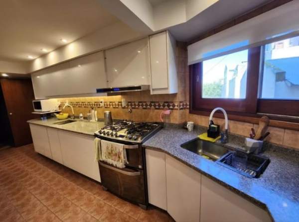 Excelente Piso exclusivo de 171 m2 cubiertos C/ dos cocheras a metros de Plaza mitre y Avda Colon - 9
