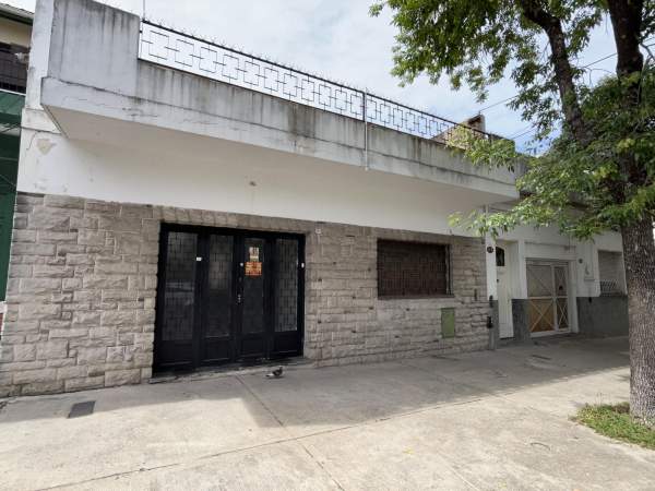 Casa sobre lote propio-Venta-Parque Chacabuco