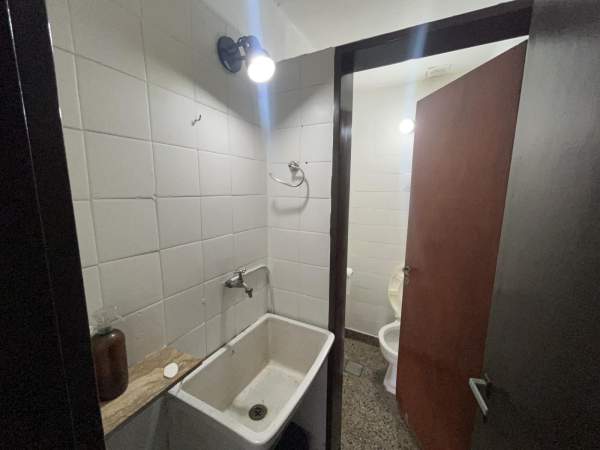 2 locales + espacio aéreo para construir -Venta en Block-Flores — foto 9