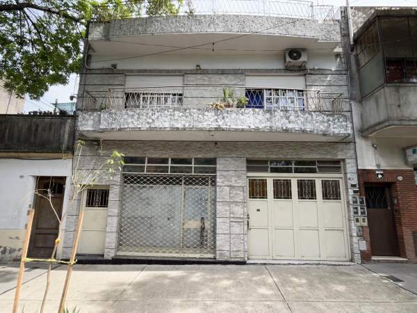Depósito- Local y 3 departamentos en Block - Venta-Parque Chacabuco