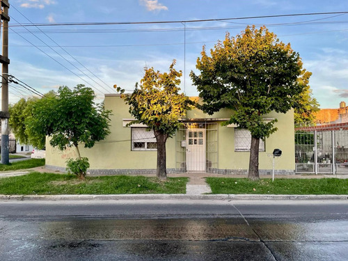 Casa Chalet En Venta En Villa Tesei, Hurlingham, G.b.a. Zona Oeste