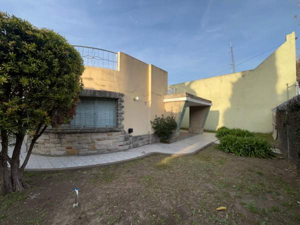 Casa con gran lote en Venta - Martin Coronado — foto 2
