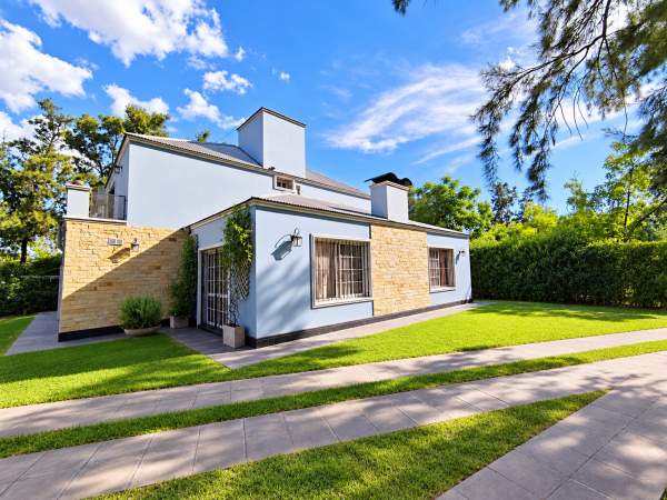 Casa con parque y piscina en Venta en Moreno — foto 3