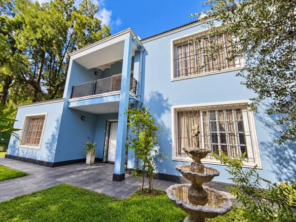 Casa con parque y piscina en Venta en Moreno — foto 2