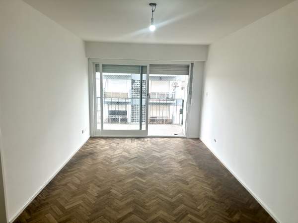 Departamento de 3 Ambientes con Balcón al Frente en Venta en Villa Devoto — foto 3