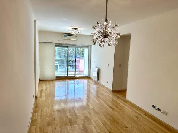 3 ambientes al frente + monoambiente independiente — Unidos por patio — 3 cocheras — Villa del Parque EN VENTA