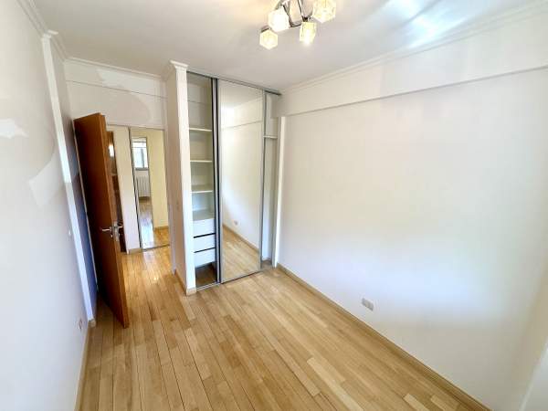 3 ambientes al frente + monoambiente independiente — Unidos por patio — 3 cocheras — Villa del Parque EN VENTA — foto 4