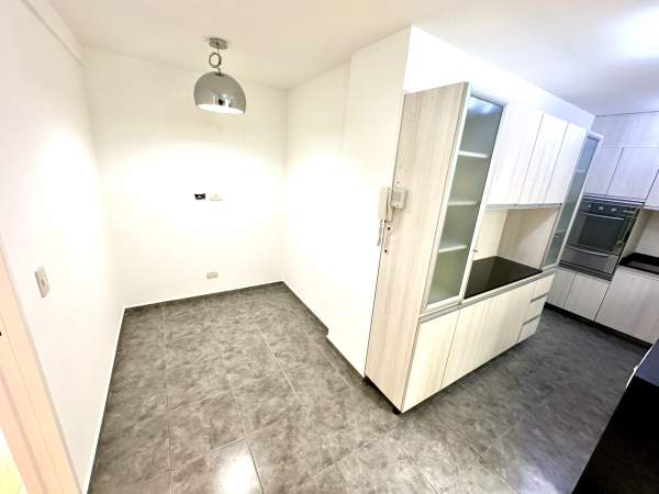 3 ambientes al frente + monoambiente independiente — Unidos por patio — 3 cocheras — Villa del Parque EN VENTA — foto 10