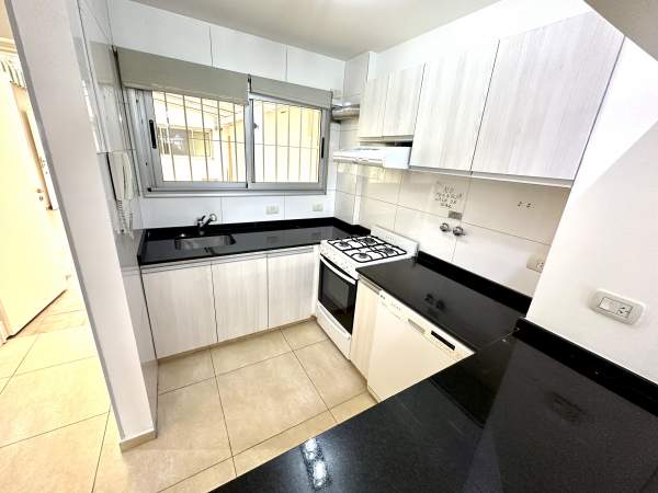 3 ambientes al frente + monoambiente independiente — Unidos por patio — 3 cocheras — Villa del Parque EN VENTA — foto 15