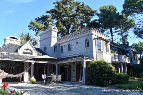 IMPONENTE CASA EN EL CORAZON DEL MONTE — foto 3