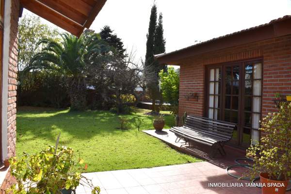 CASA CON PILETA Y TERRENO — foto 7