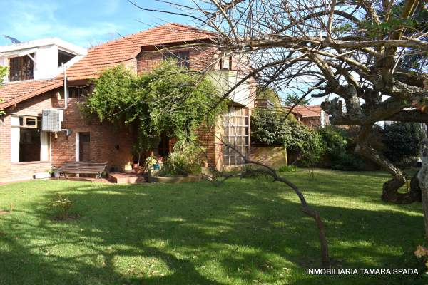 CASA CON PILETA Y TERRENO — foto 8