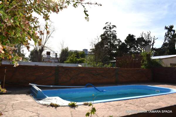 CASA CON PILETA Y TERRENO — foto 9