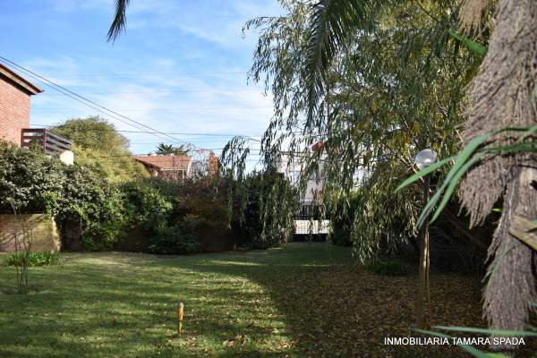 CASA CON PILETA Y TERRENO — foto 10