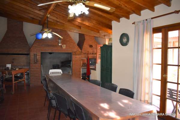 CASA CON PILETA Y TERRENO — foto 6
