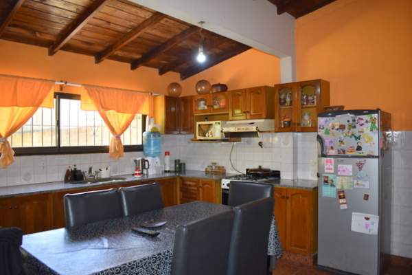 AMPLIA CASA EN ZONA DE RESIDENTES — foto 2
