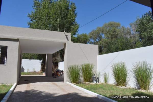 CASA A METROS DE LA CANCHA DE GOLF — foto 2