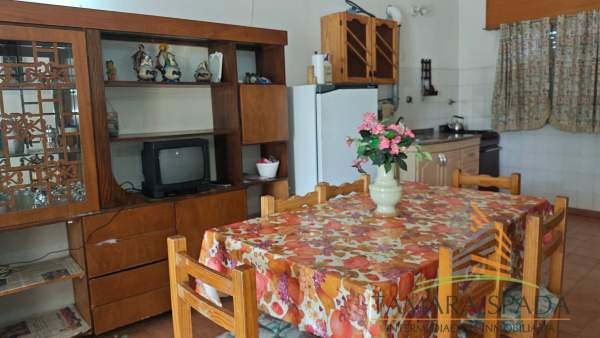 CASA CON AMPLIO JARDÍN — foto 4