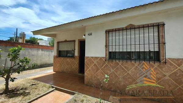 CASA CON AMPLIO JARDÍN — foto 2