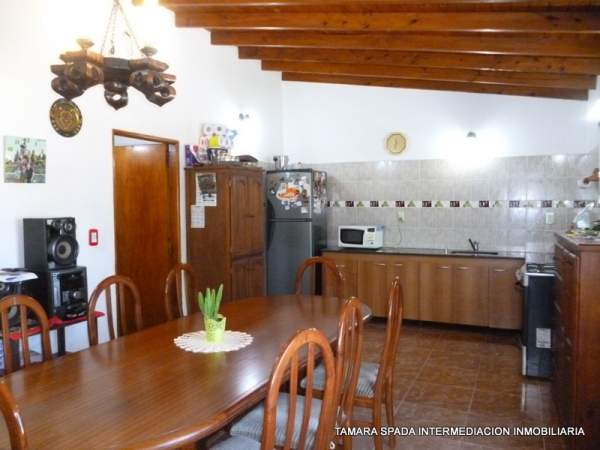 CASA SOLA EN LOTE — foto 2
