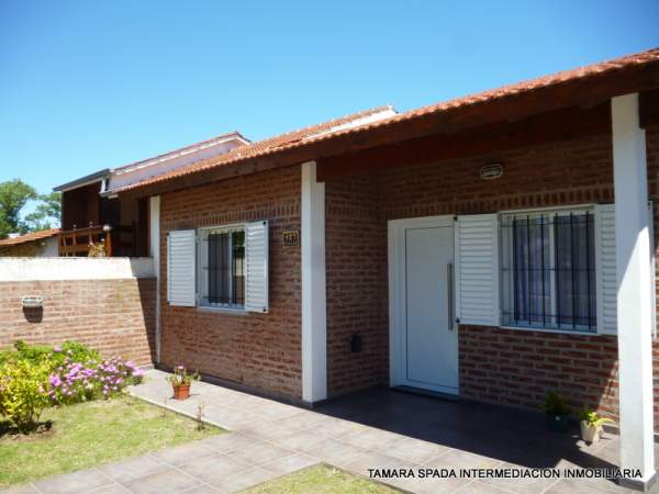 CASA SOLA EN LOTE