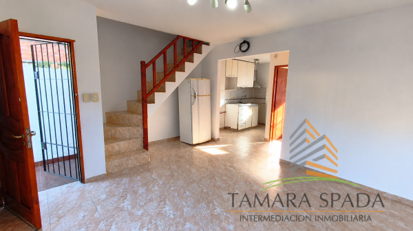 AMPLIO DUPLEX DE CUATRO AMBIENTES - 1