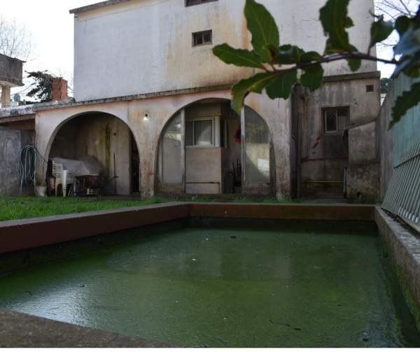 CASA CON PILETA EN BARRIO PARQUE GOLF — foto 12