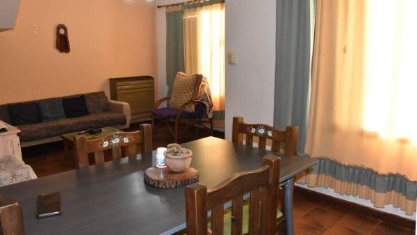 CASA CON PILETA EN BARRIO PARQUE GOLF — foto 5