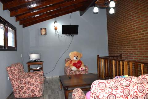 CASA MODERNA IMPLANTADA EN ESPECTACULAR LOTE — foto 7