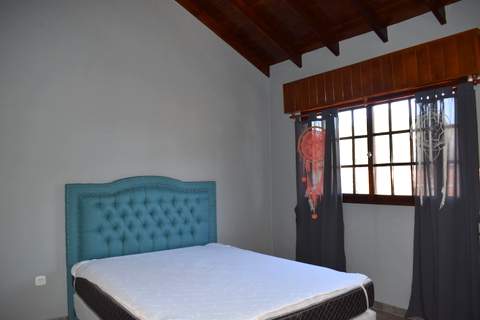 CASA MODERNA IMPLANTADA EN ESPECTACULAR LOTE — foto 9