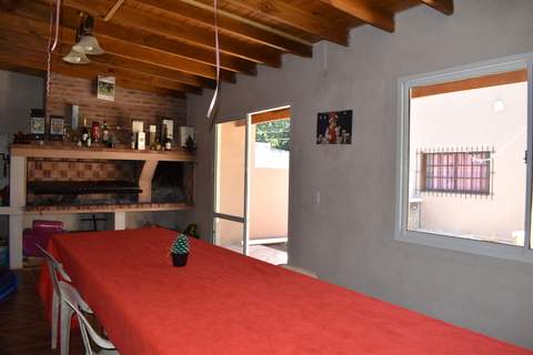 CASA MODERNA IMPLANTADA EN ESPECTACULAR LOTE — foto 11