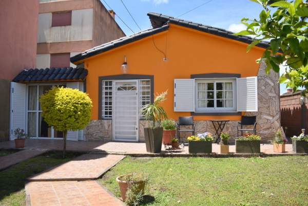 EXCELENTE CASA CON PILETA — foto 2
