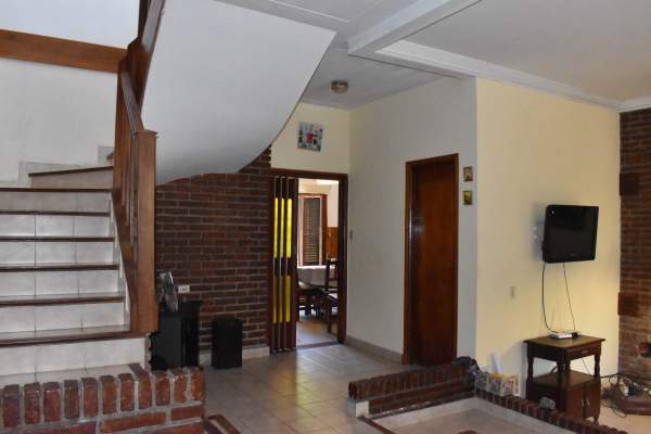 FINANCIA ACEPTA PERMUTA: CASA EN SANTA TERESITA SOBRE EL MONTE — foto 2
