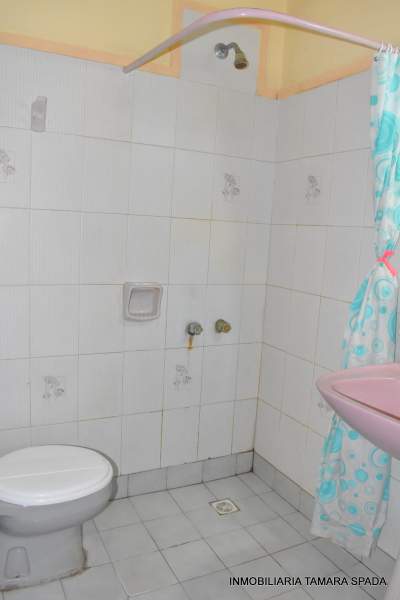 CASA CON PILETA EN BARRIO PARQUE GOLF — foto 8
