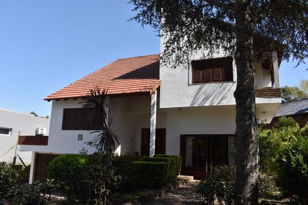FINANCIA ACEPTA PERMUTA: CASA EN SANTA TERESITA SOBRE EL MONTE