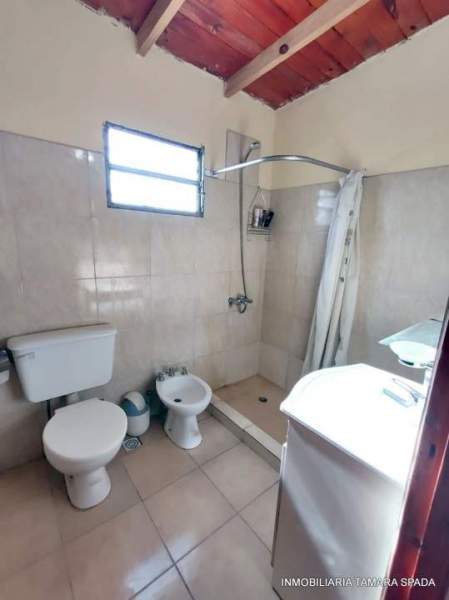 CASA SOLA EN LOTE A DOS CUADRAS DEL ASFALTO — foto 10