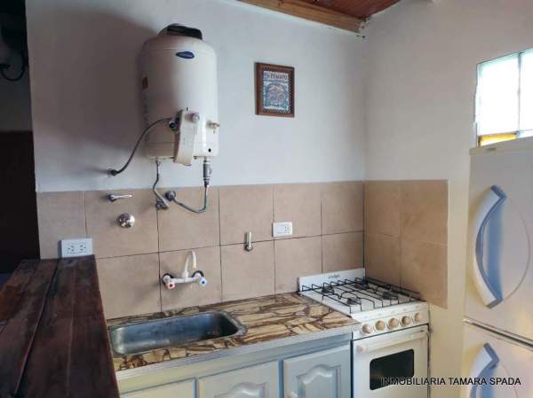 CASA SOLA EN LOTE A DOS CUADRAS DEL ASFALTO — foto 4