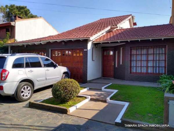 CASA CON PARQUE