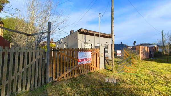 DOS UNIDADES SOLAS EN LOTE Y OTRO LOTE CONSTRUIDO A METROS DE AV. 79 - 31