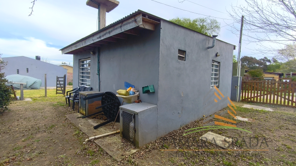 DOS UNIDADES SOLAS EN LOTE Y OTRO LOTE CONSTRUIDO A METROS DE AV. 79 - 8