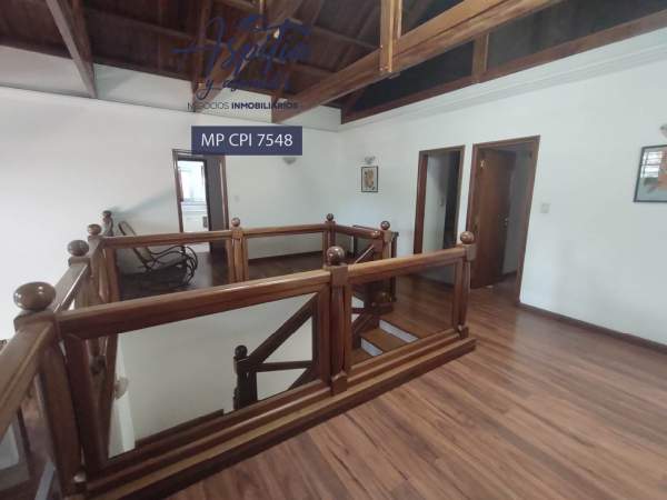VENTA Exclusiva Casa de tres plantas, pileta, quincho en Alejandro Centeno — foto 10