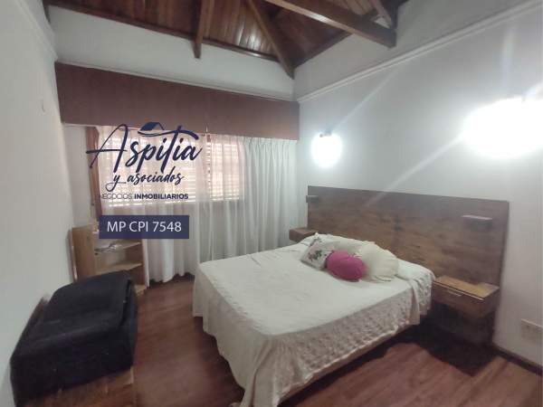 VENTA Exclusiva Casa de tres plantas, pileta, quincho en Alejandro Centeno — foto 13